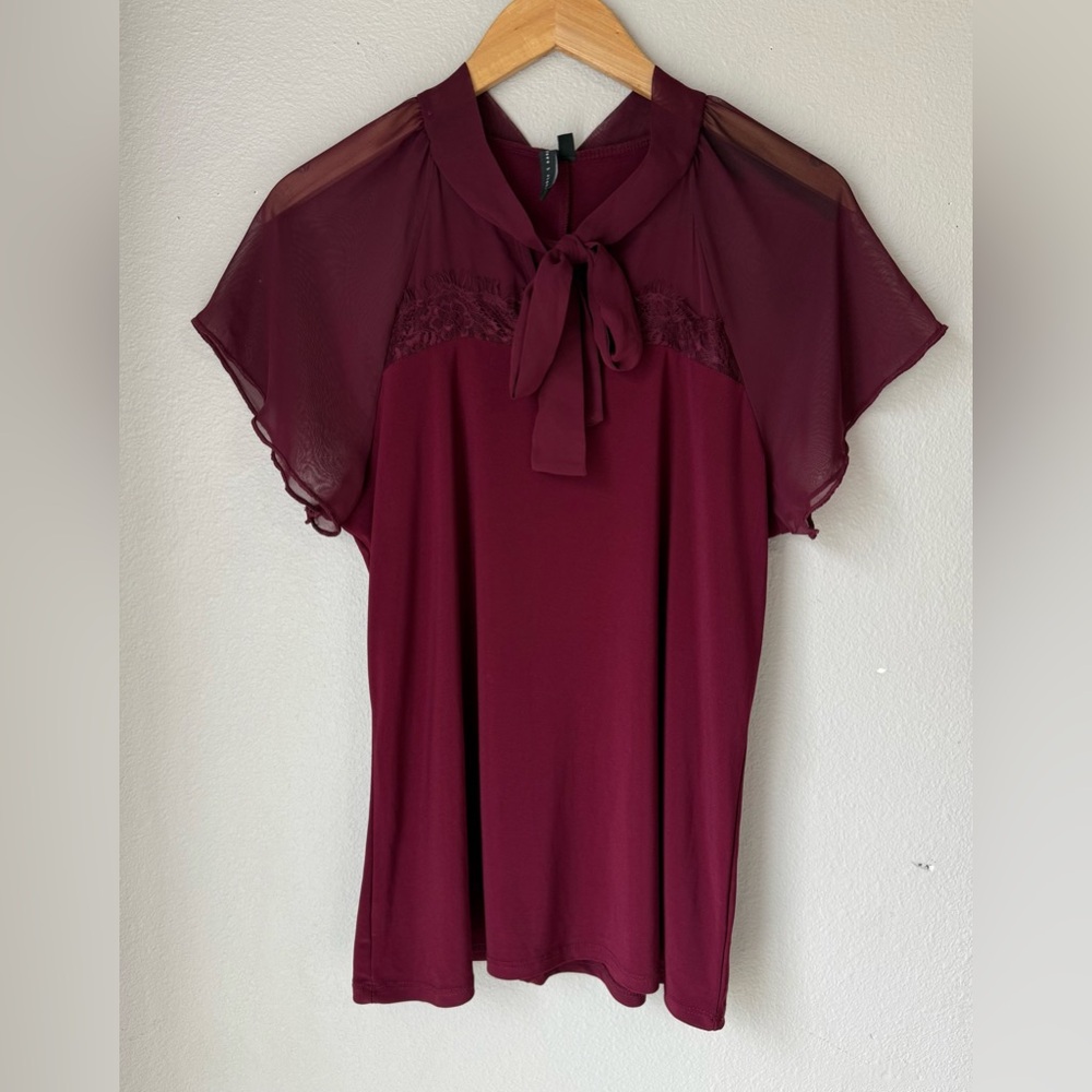 Zero 2 Eight Bow Tie Neck Short Sleeve Burgundy Blouse Women’s Size Large